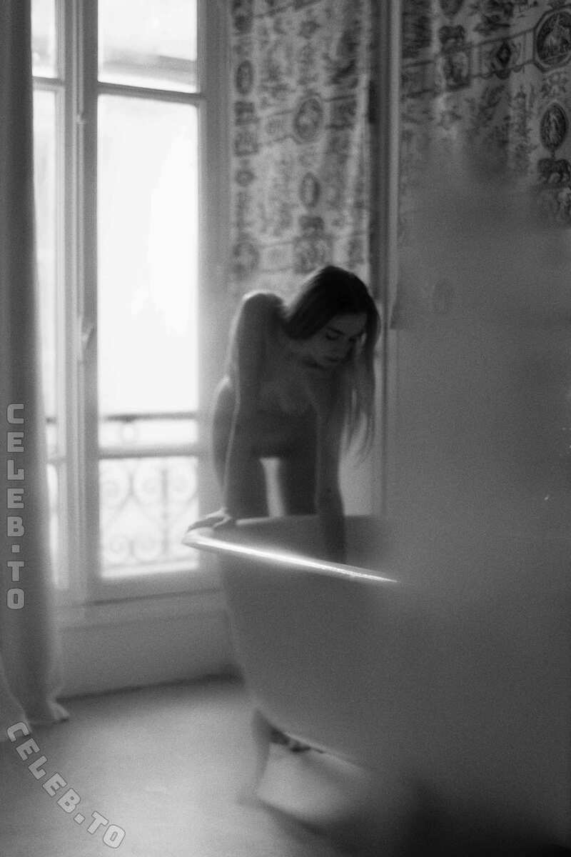 tokgaunighe nude photo 5