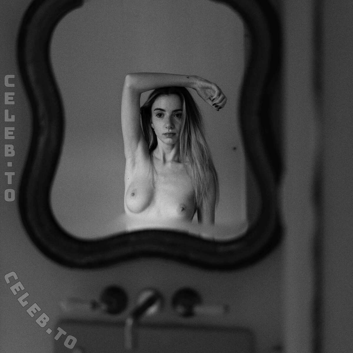 tokgaunighe nude photo 11