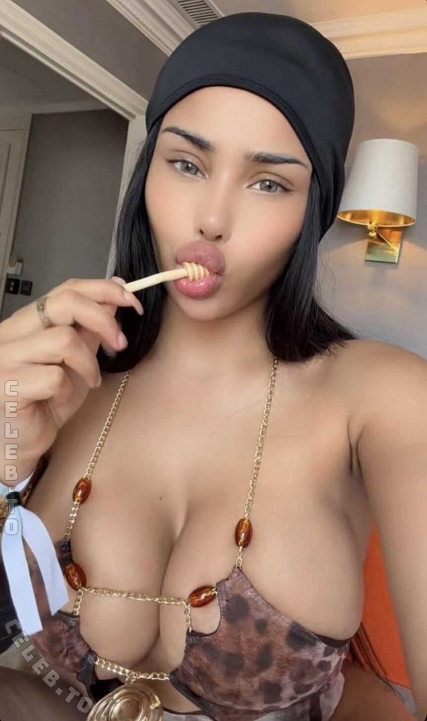Tootatis nude photo 5