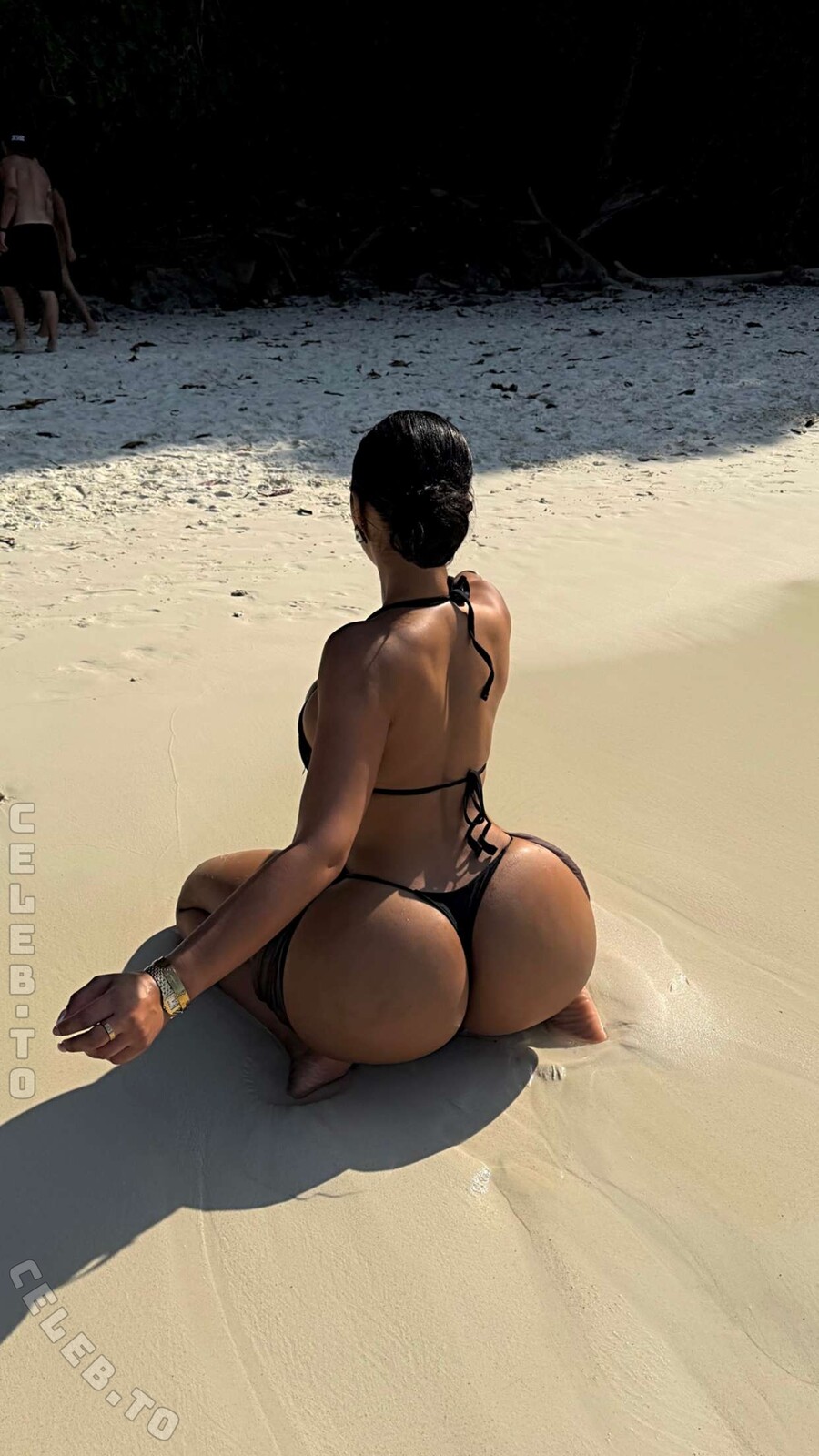 Tootatis nude photo 2