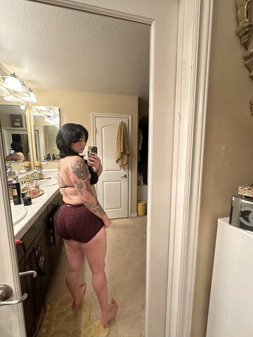 tooturnthailey nude photo 1