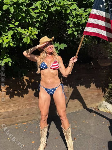 Torrie Wilson nude photo 2