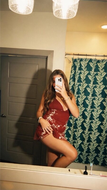 Traderjoeslut nude photo 2