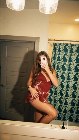 Traderjoeslut nude photo 14