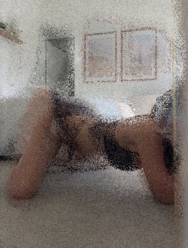 Traderjoeslut nude photo 6
