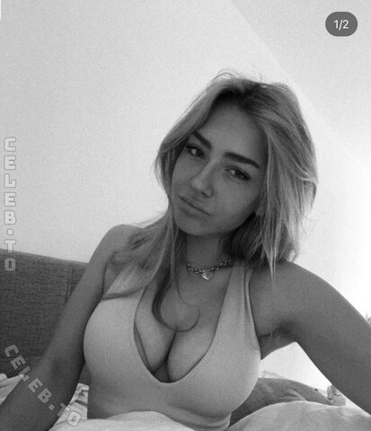 Trixsieaus nude photo 8