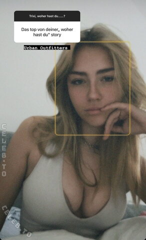 Trixsieaus nude photo 9