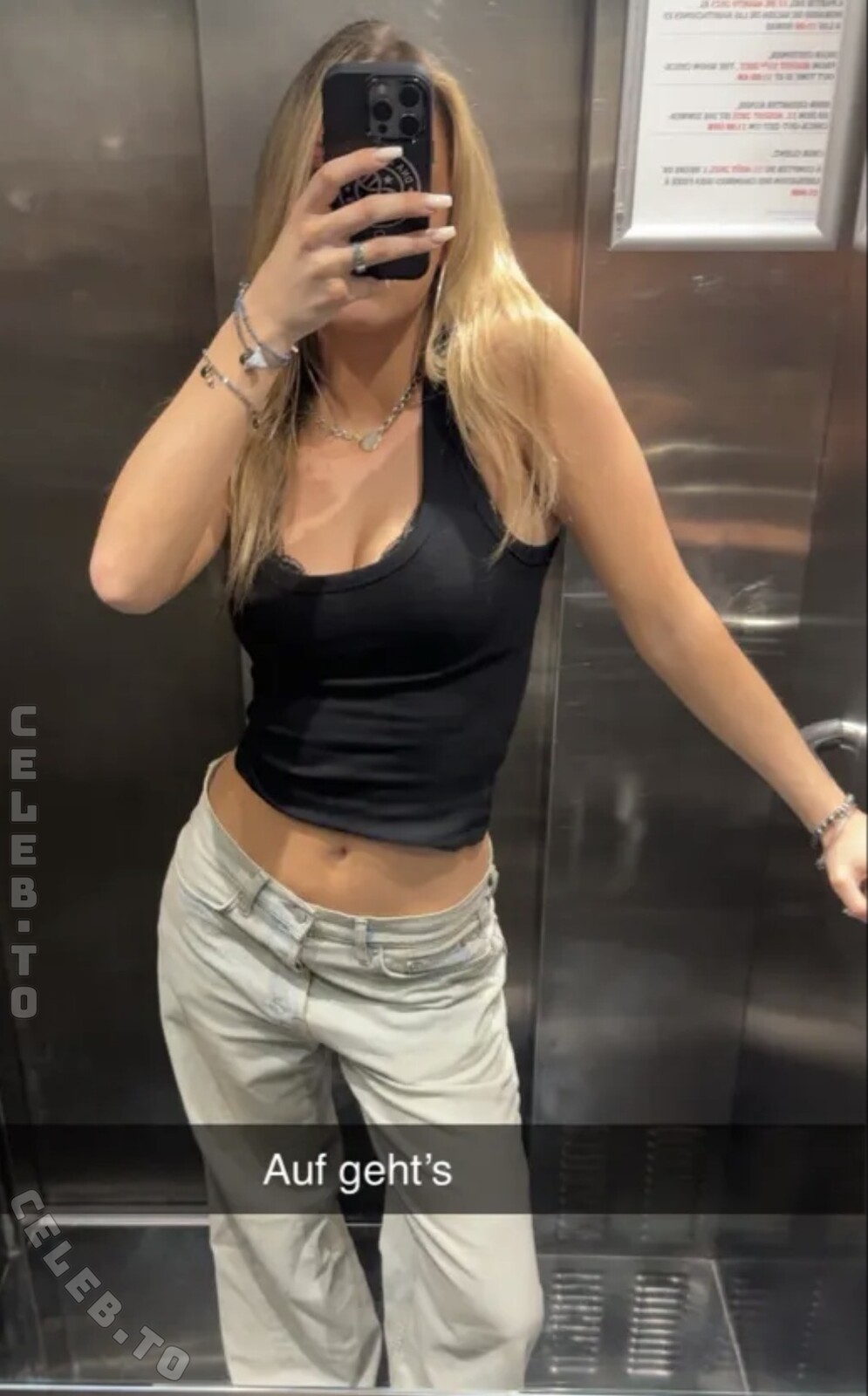 Trixsieaus nude photo 2