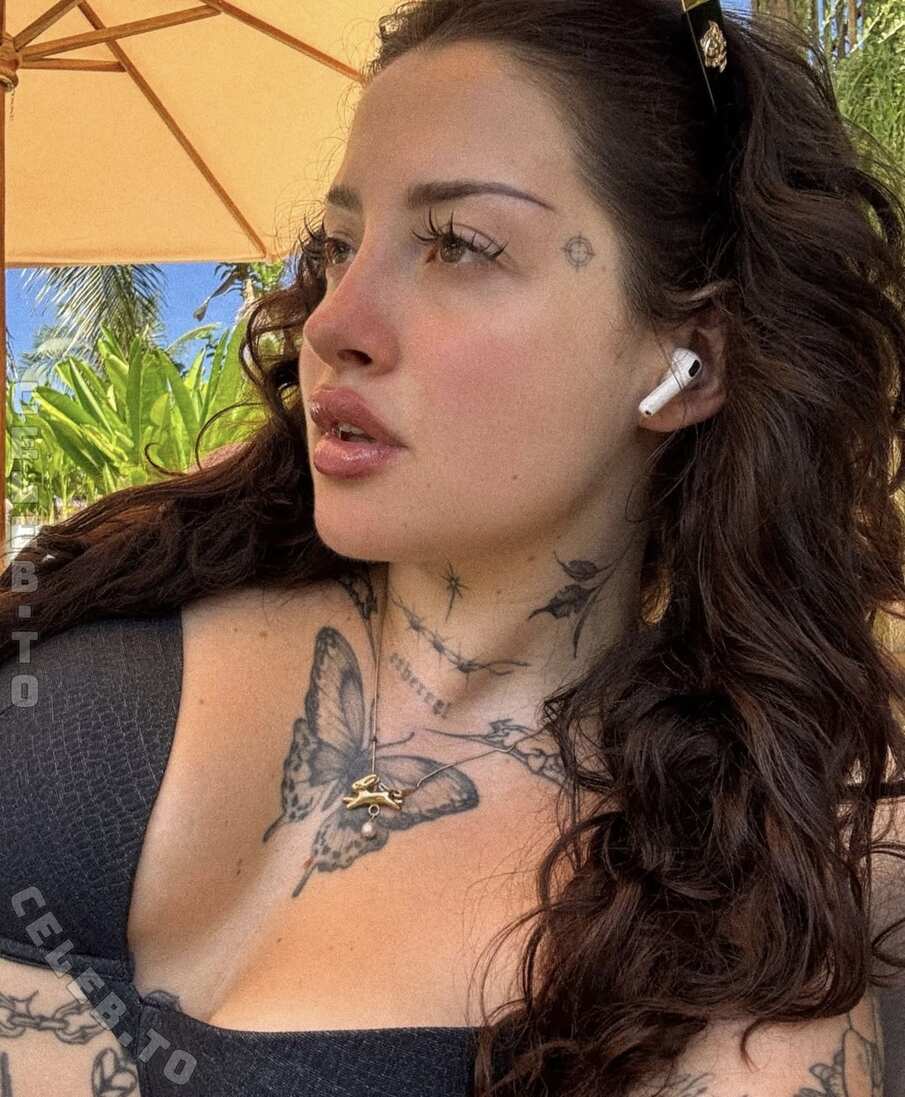 Tuttilicious nude photo 12