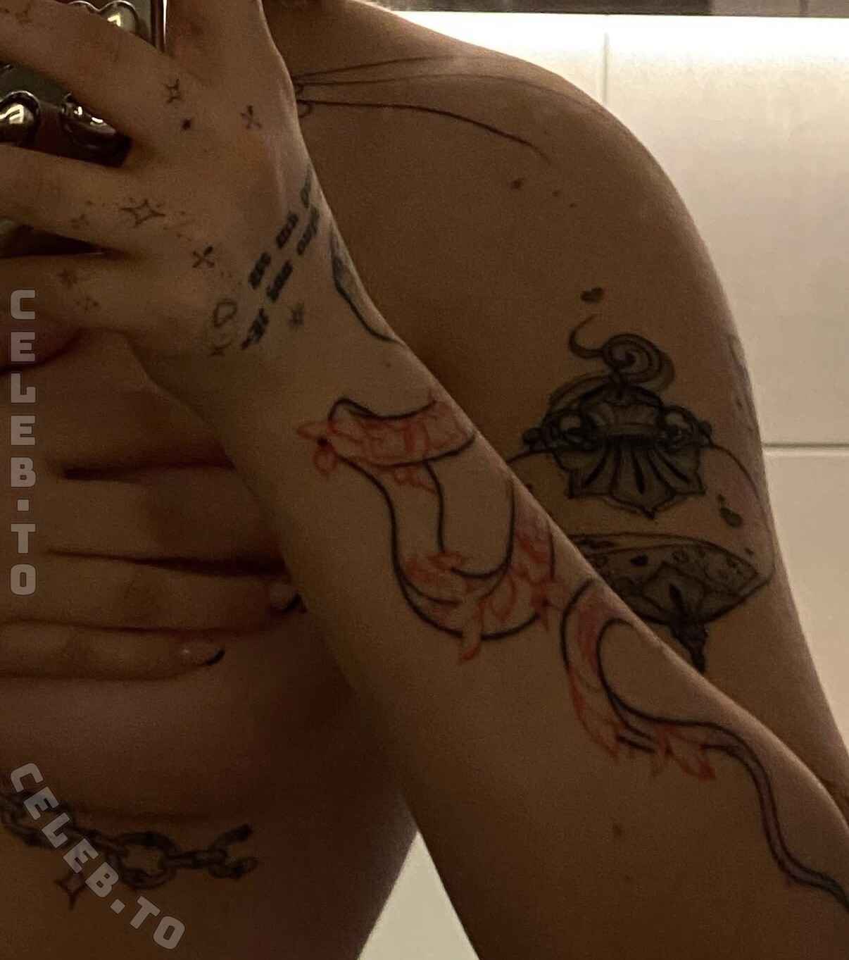 Tuttilicious nude photo 15