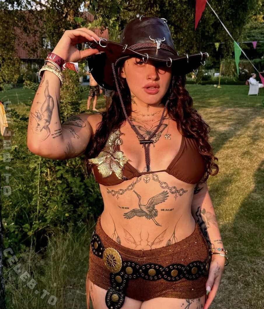 Tuttilicious nude photo 3