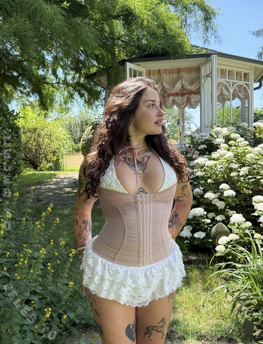 Tuttilicious nude photo 1