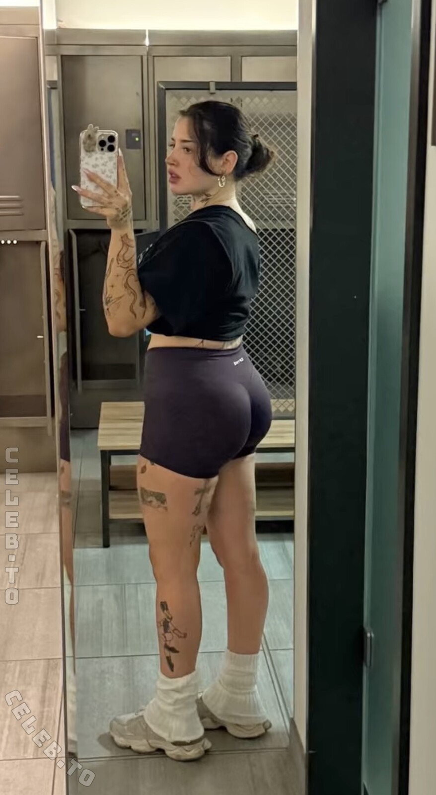 Tuttilicious nude photo 3