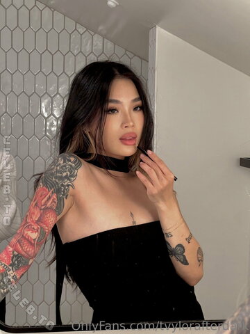 tvylorafterdark nude photo 7
