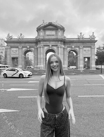 Twin Melody Hot (19 photos)