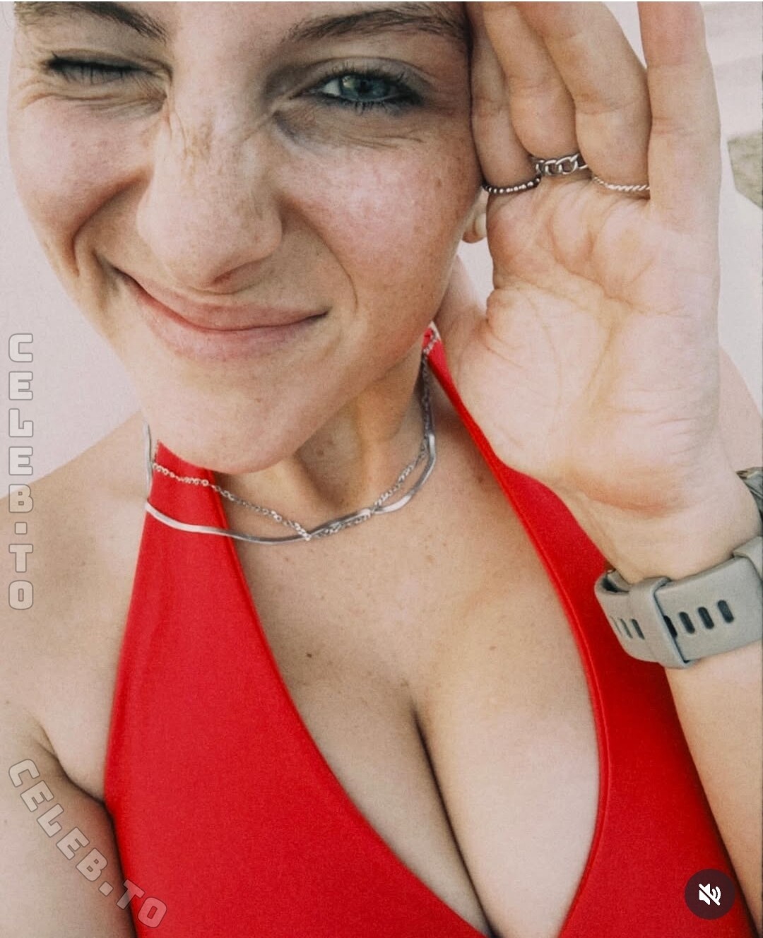 twins.2.go nude photo 2