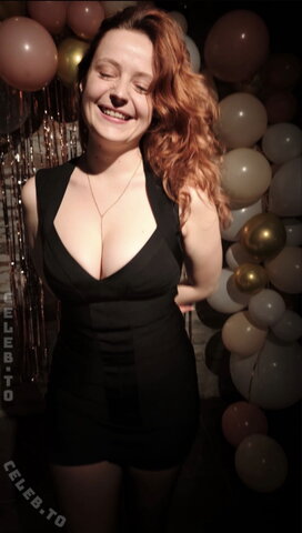 Twostonelol nude photo 17