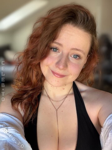 Twostonelol nude photo 4