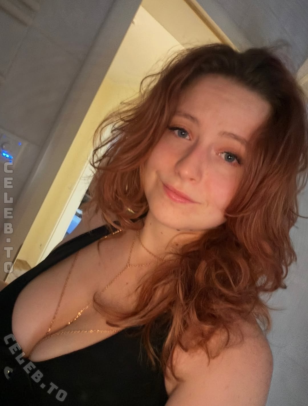 Twostonelol nude photo 1