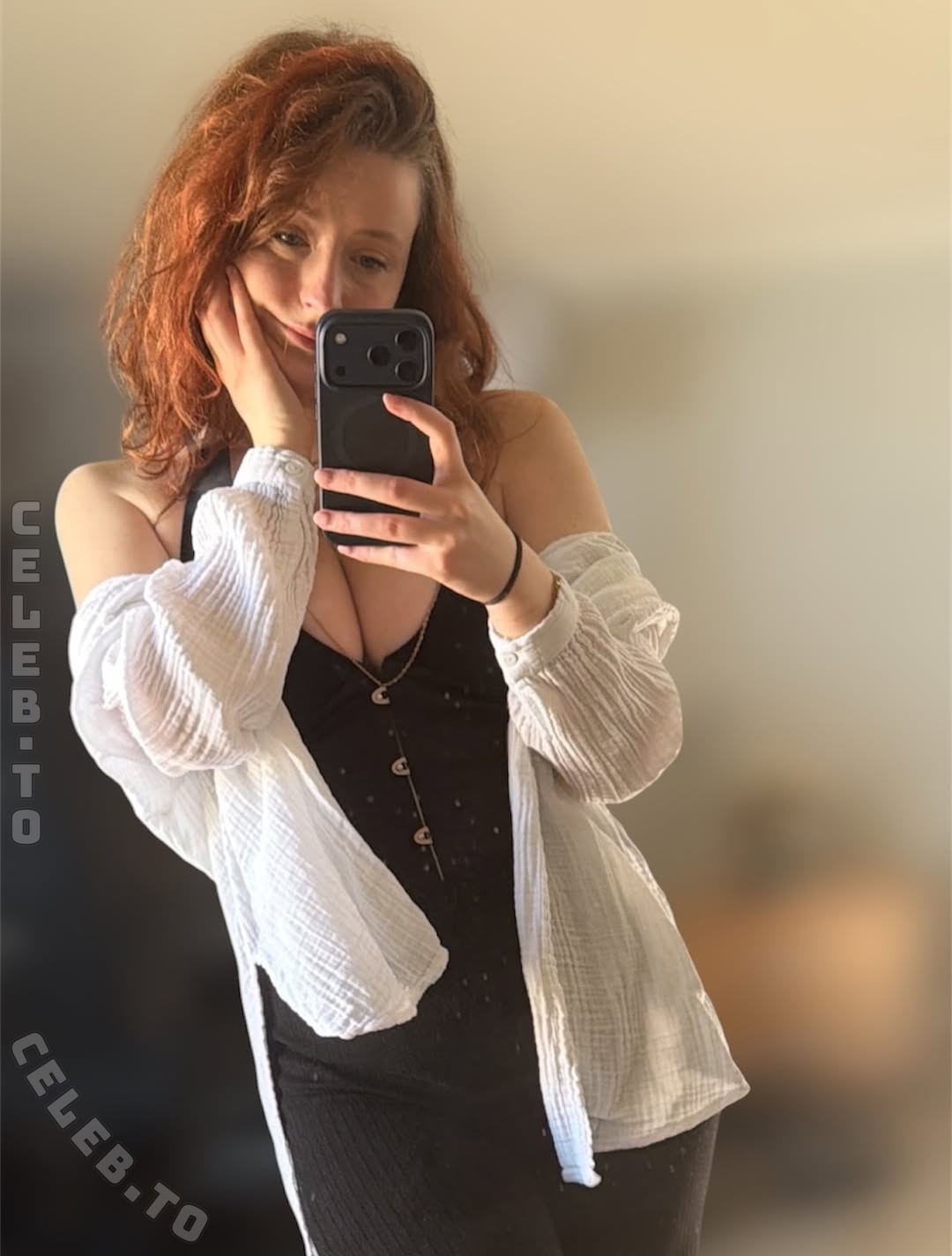 Twostonelol nude photo 2