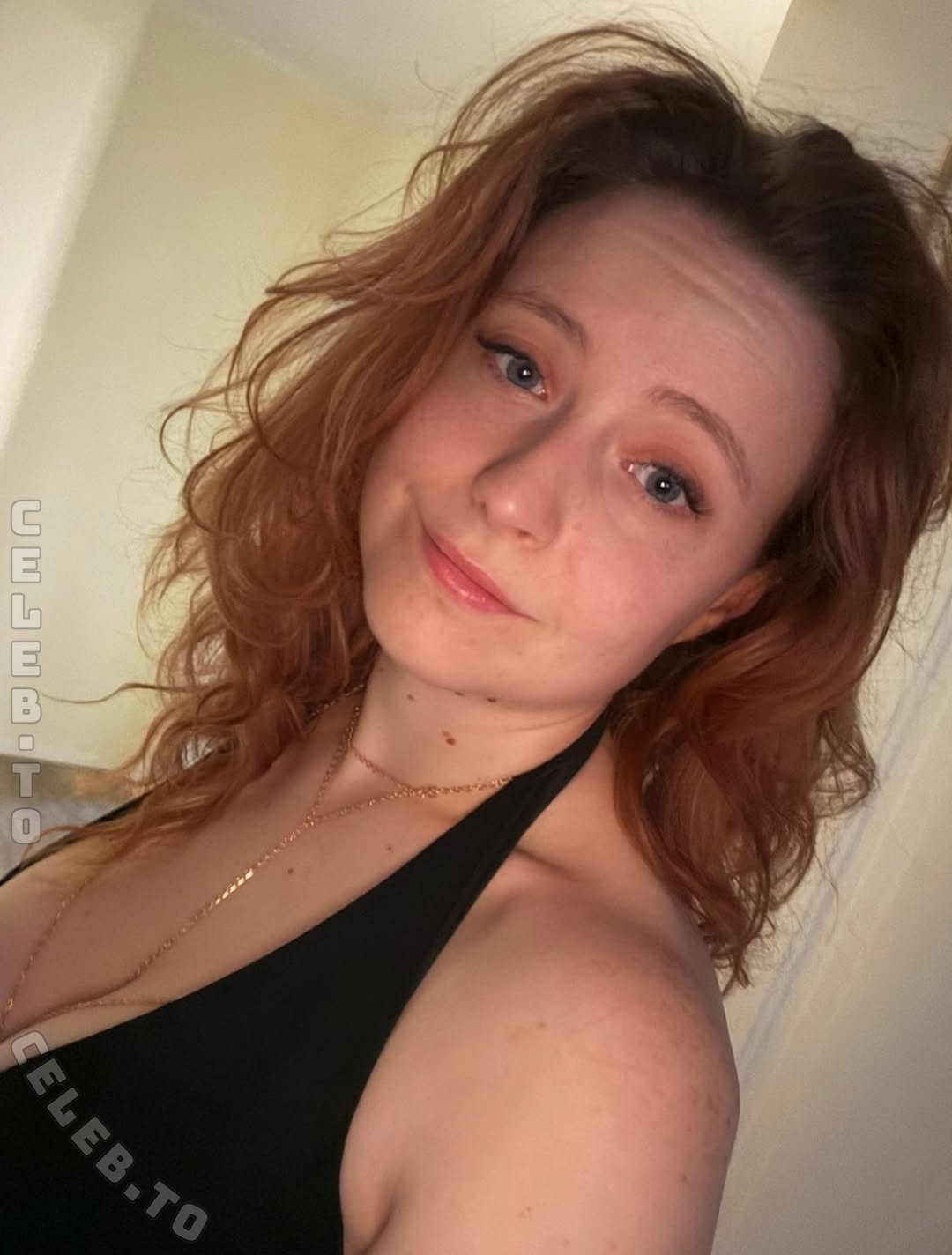 Twostonelol nude photo 3