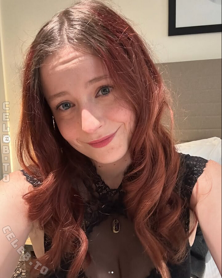 Twostonelol nude photo 1
