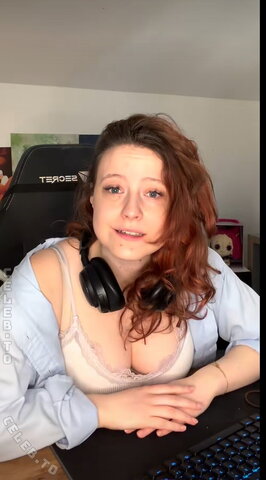 Twostonelol – Here not yet seen ... super hot