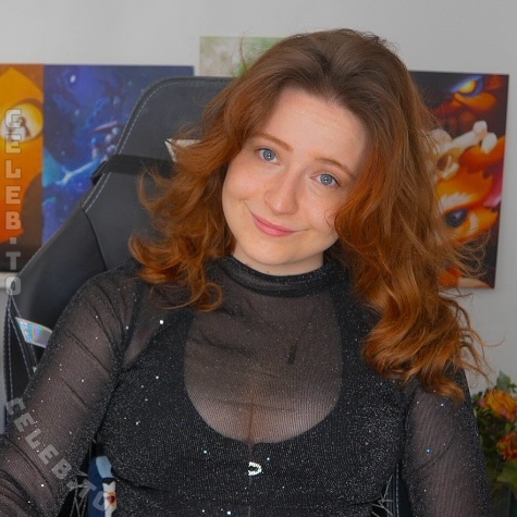 Twostonelol nude photo 2
