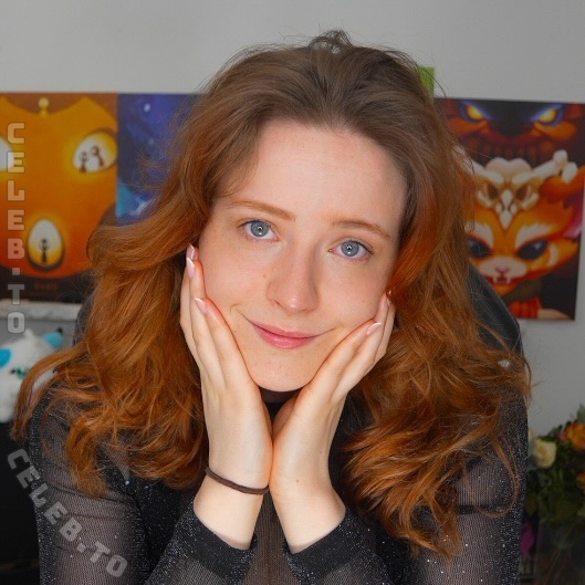 Twostonelol nude photo 4