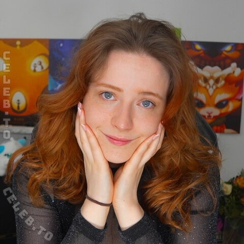 Twostonelol photo 4