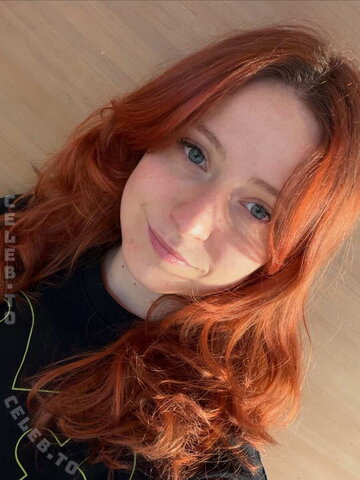 Twostonelol nude photo 2
