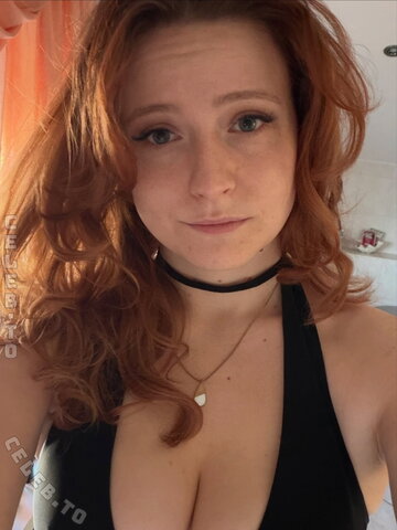 Twostonelol nude photo 1