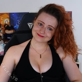 Twostonelol nude photo 1