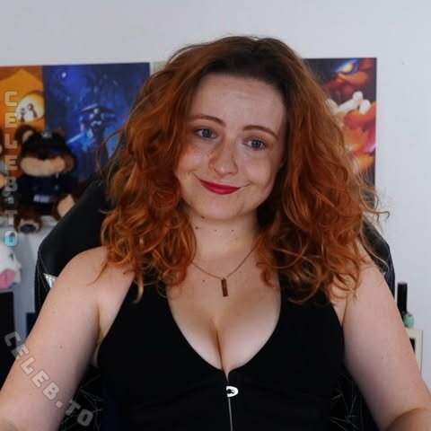 Twostonelol nude photo 3