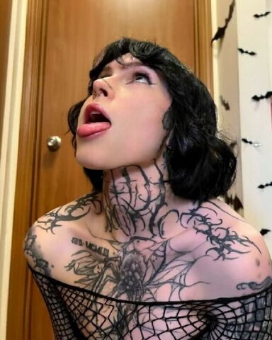 Tyniquewebster Sexy (1 photo)