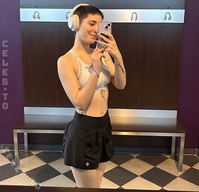 typicallylotti nude photo 4