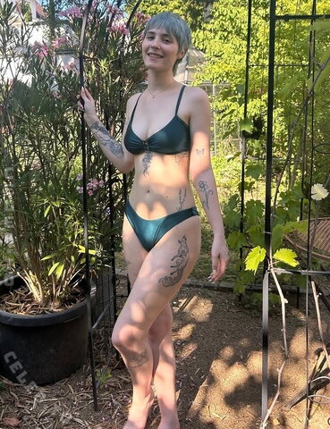 typicallylotti nude photo 1