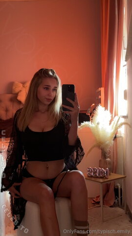 typisch.emily – new week, new mood 🖤✨