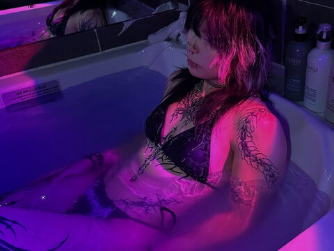um_ashually nude photo 2