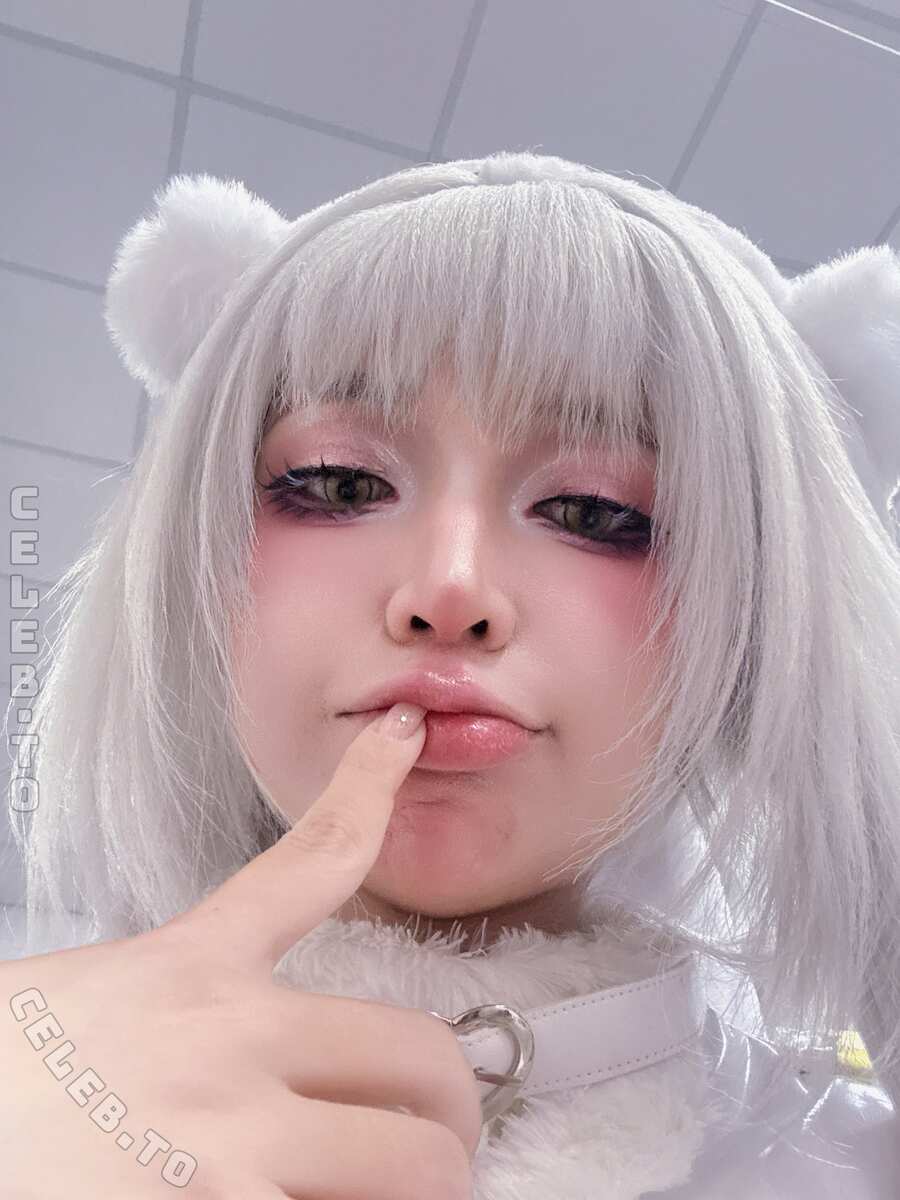 Umeko J nude photo 14