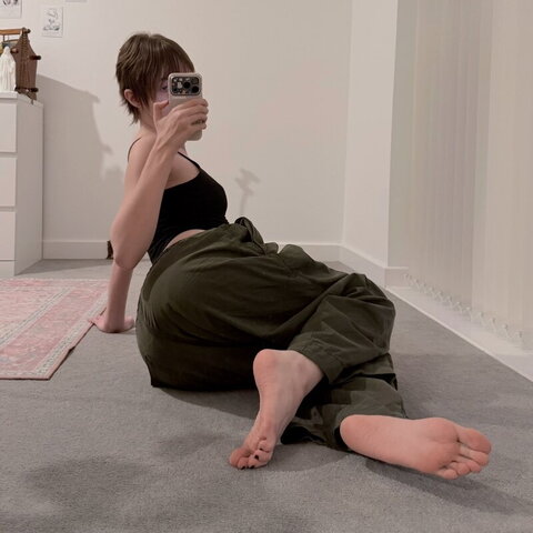 Unsol.iel nude photo 2