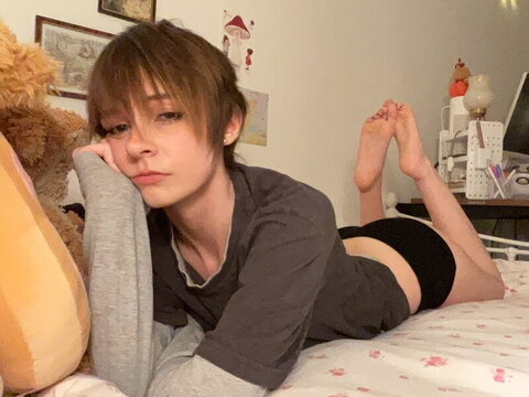 Unsol.iel nude photo 1