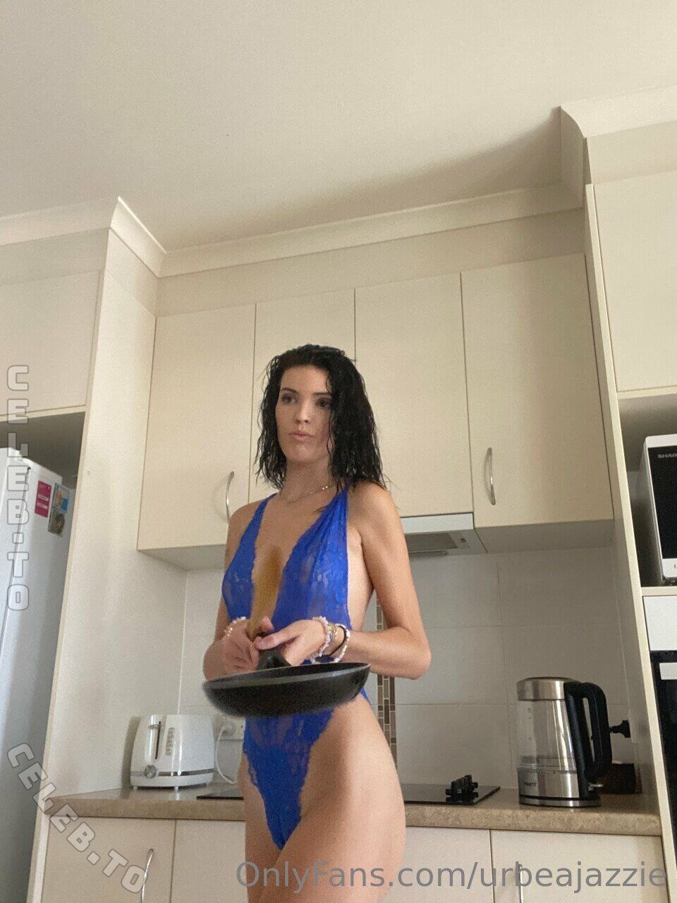 Urbea nude photo 3