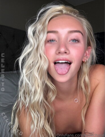 urefavoriteblondevip nude photo 8