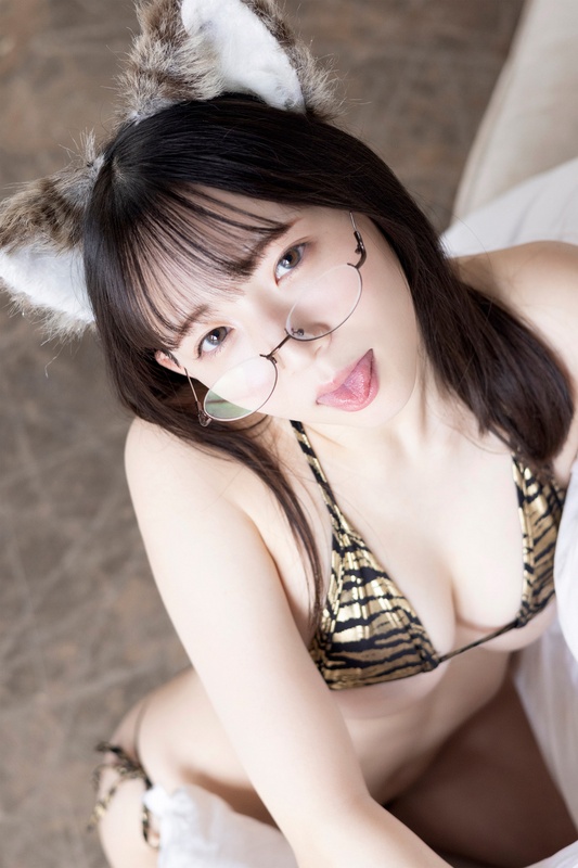 Utatane Sui nude photo 4