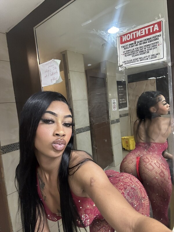 v4mp4ngel nude photo 14