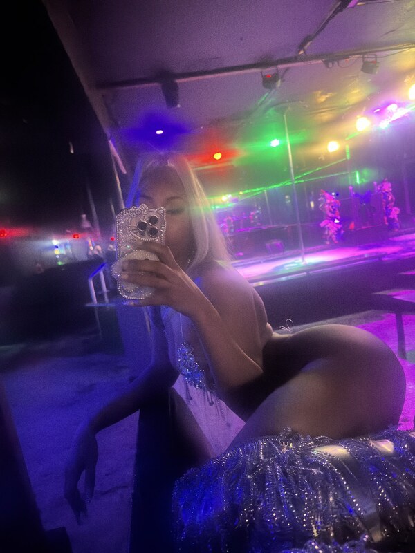 v4mp4ngel nude photo 21
