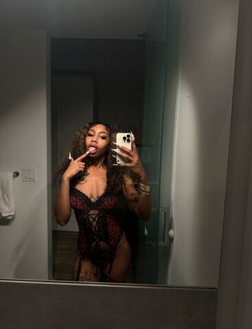 v4mp4ngel nude photo 5