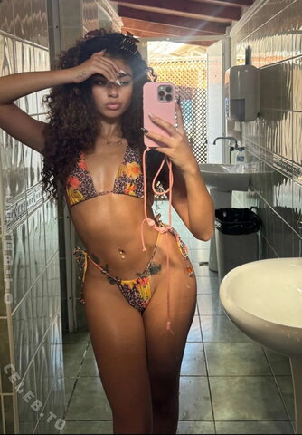 V7ena nude photo 12