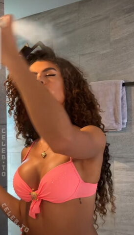 V7ena nude photo 9